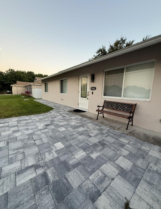 Building Photo - 1082 SW Bellevue Ave