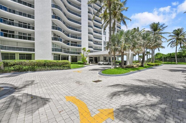 Building Photo - 16711 Collins Ave