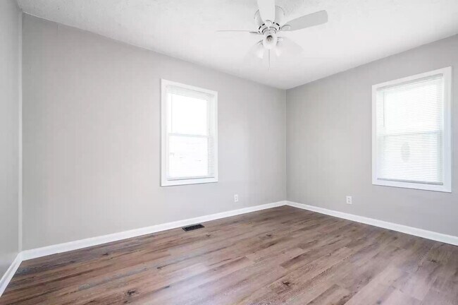 Bedroom 2 - 2112 N Hollywood Ave