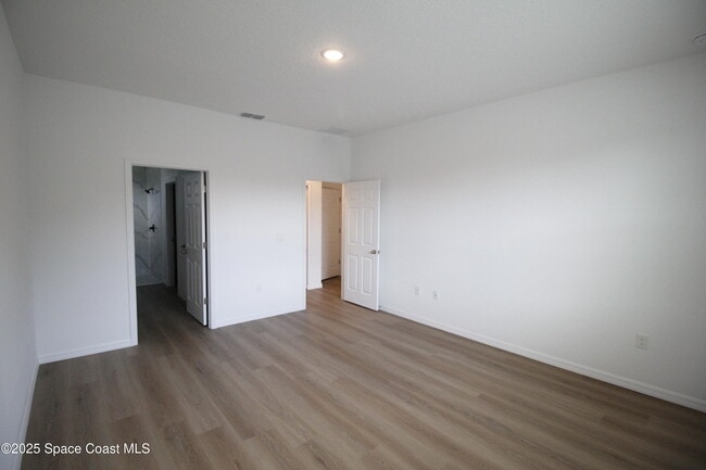 Building Photo - 432 Garvey Dr SW