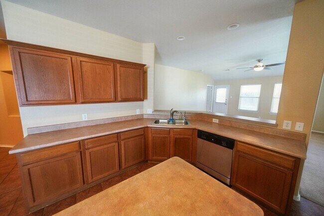 Building Photo - Cozy Home in Cibolo Valley Ranch Now Available - Realtor Commission: $500