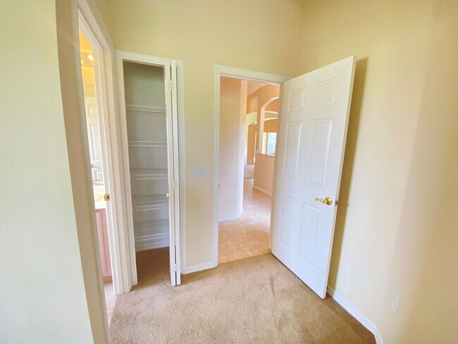 Building Photo - Amazing Solivita 2B/2B, open kitchen to fa...
