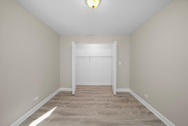 Building Photo - 3423 Ridgeland Ave