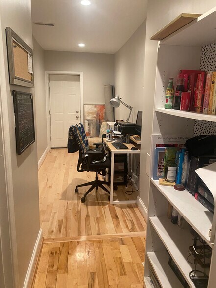 Building Photo - 1618 Isherwood St NE