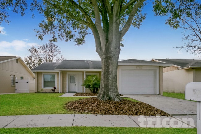 Building Photo - 1757 Lakeview Village Dr