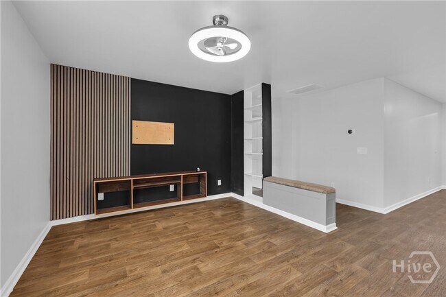 Building Photo - 233 Caribbean Village Dr