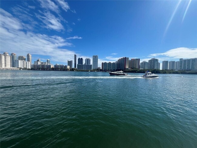 Building Photo - 3923 NE 166th St