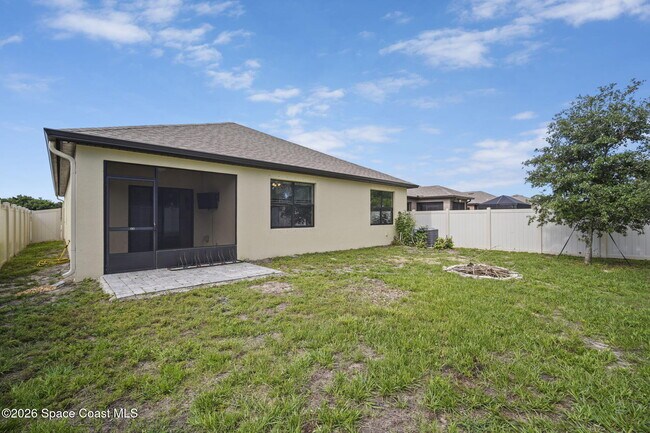 Building Photo - 548 Coyote Dr