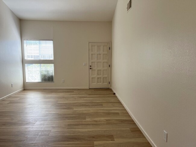 Building Photo - 107 Bond Ave