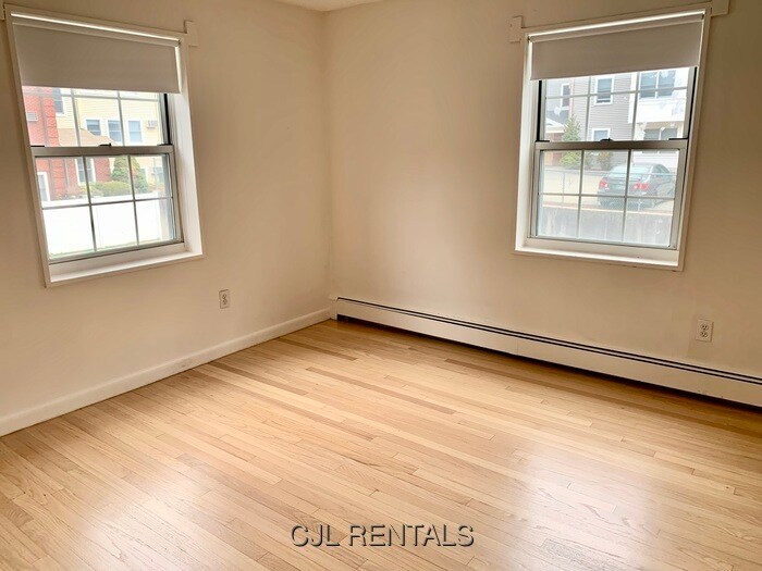 Building Photo - 69 Grove St