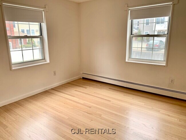 Building Photo - 69 Grove St