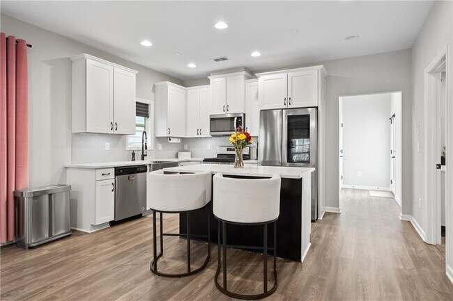 Building Photo - 2047 Drew Dr