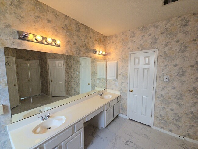 Building Photo - 1627 Park Harbor Estates Dr