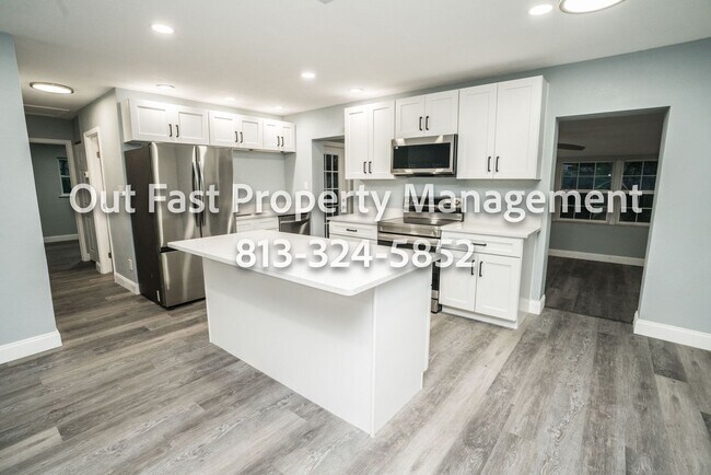 Building Photo - Bright Corner-Lot Home Near Bayshore and City Conveniences