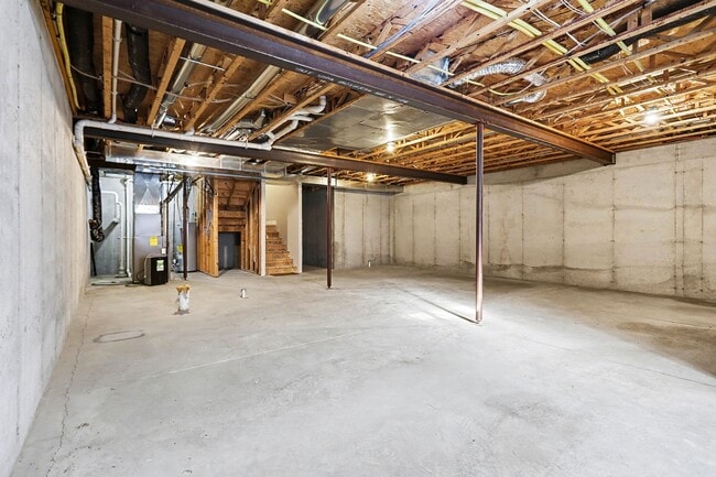 Building Photo - 113 Clubhouse Dr