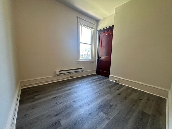 Building Photo - 412 Chestnut St