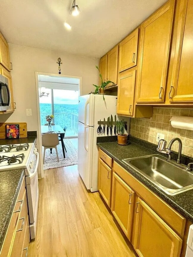 Building Photo - 301 N Beauregard St