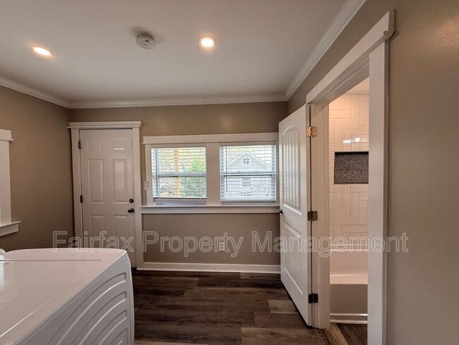 Building Photo - 919 Washington St