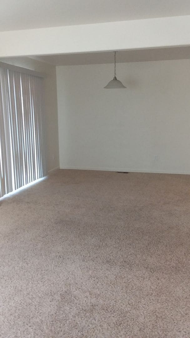 Building Photo - 3 Bedroom 2.5 Bathroom Townhouse in Saddle Ridge!!!