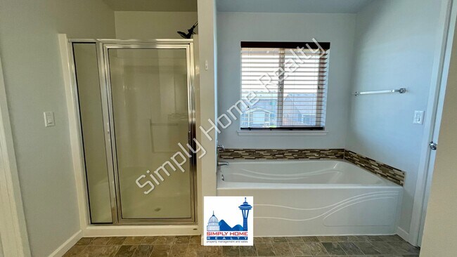 Building Photo - Welcome to this Spacious 4 bedroom, 3.5 bath Home in the Heart of Yelm!