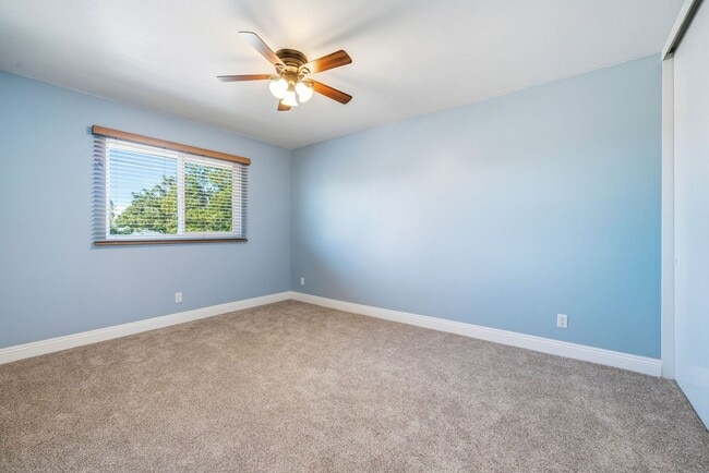 Building Photo - Updated and Well Maintained 2 Bedroom Apartment in the Heart of Old Towne Orange