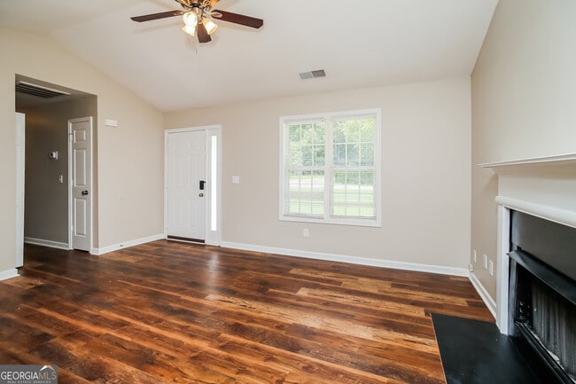 Building Photo - 73 Jordan Rd SE