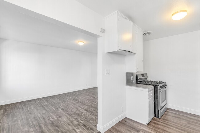 Building Photo - 1805 W 80th St