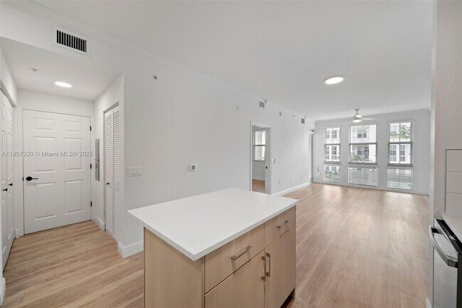 Primary Photo - 10170 SW 7th St