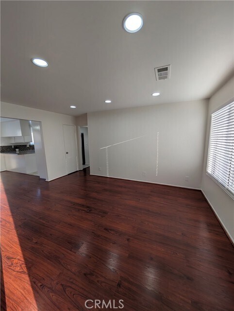 Building Photo - 845 W Olive Ave