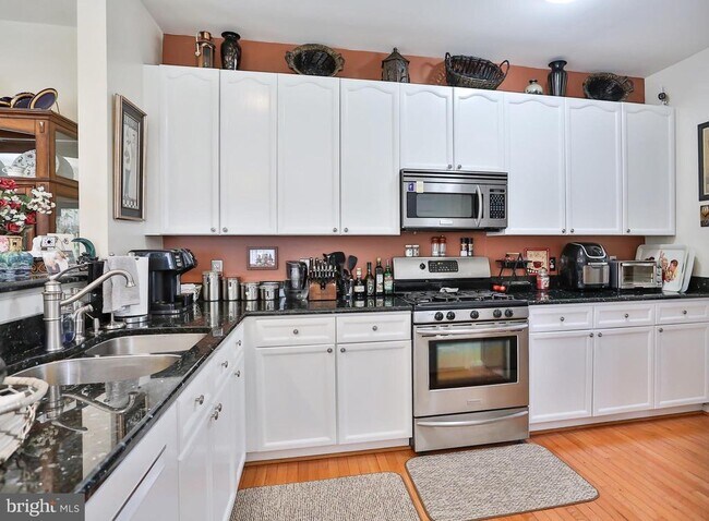 Building Photo - 5111 Lands End Ct