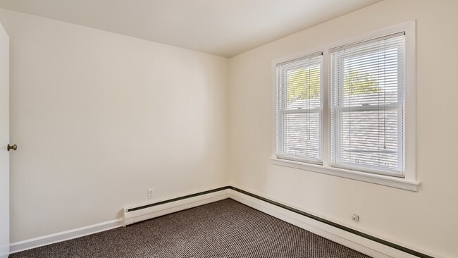 Building Photo - 512 Porter St