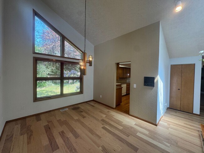 Building Photo - Charming 3 Bed, 3 Bath Home in Spokane Val...