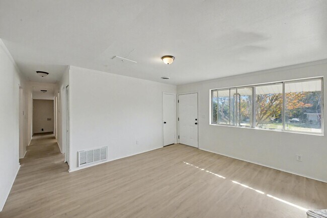 Building Photo - 2709 Lumpkin Rd