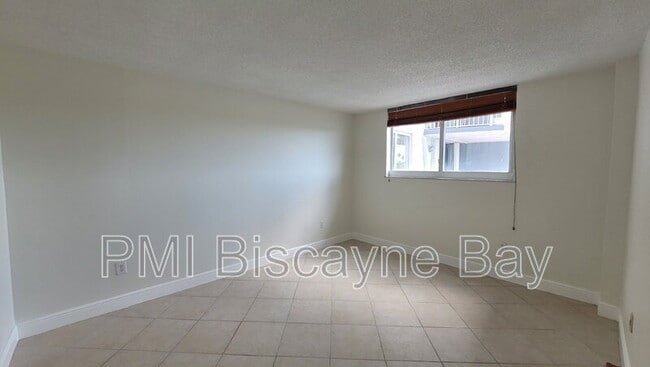 Building Photo - 1800 NW 24th Ave