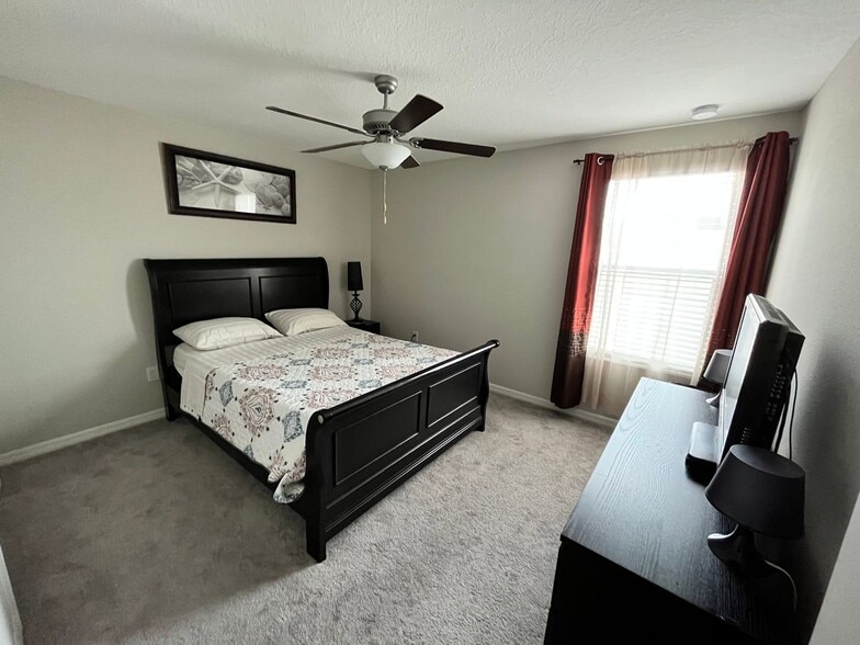 Building Photo - 10521 Strawberry Tetra Dr