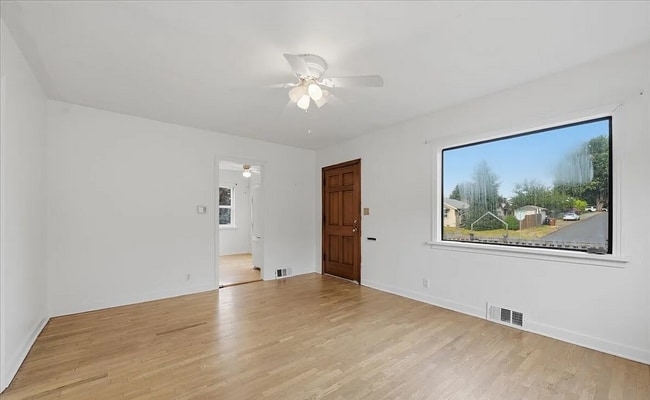 Building Photo - 3bed/1 bath near Point Defiance ** MOVE IN SPECIAL! **