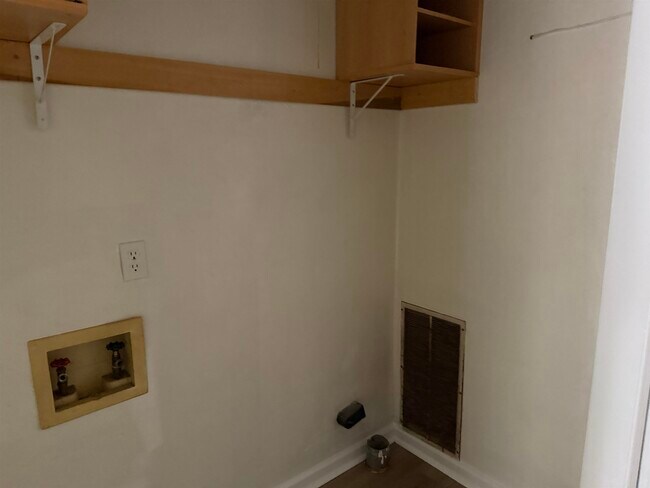 Building Photo - 203 Parkbrook Cir