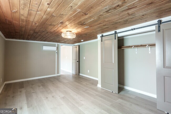 Building Photo - 1121 Prospect Rd