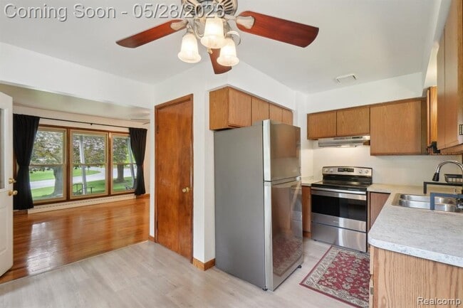 Building Photo - 3005 S Hickory Ridge Rd