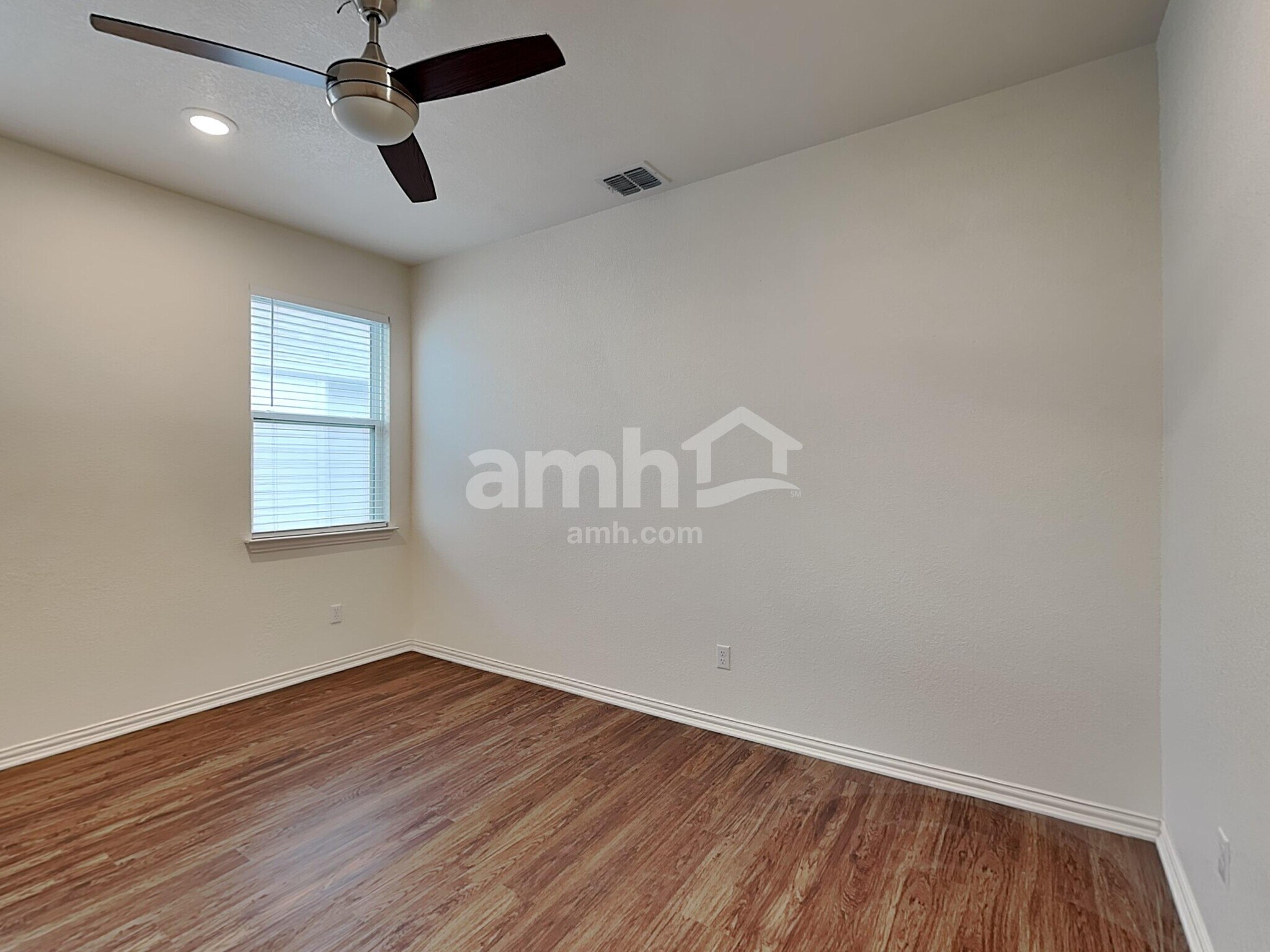 Building Photo - 2717 Lillybrook Ln