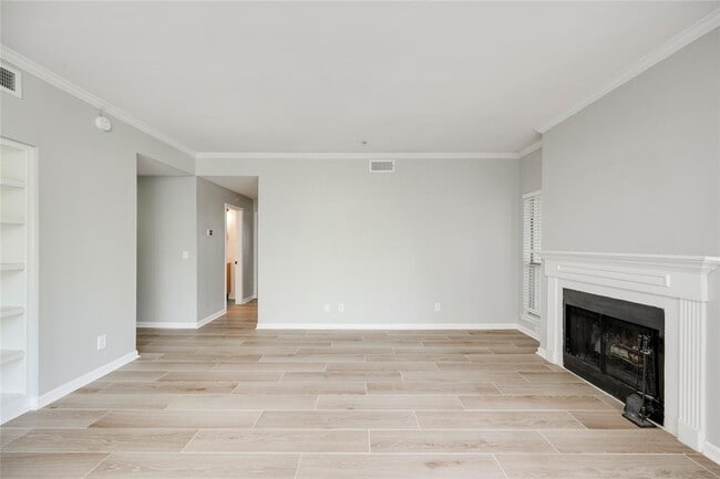 Building Photo - 6000 Shepherd Mountain Cove