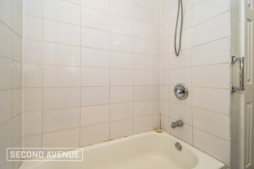 Building Photo - 1585 W 16th St