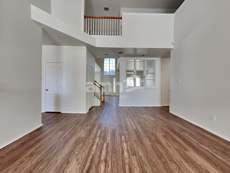 Building Photo - 7017 Chaucer Dr