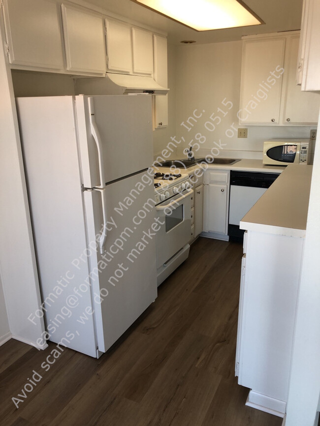 Building Photo - Pet-Friendly One Bedroom Apartment!