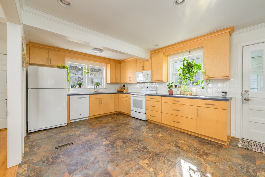 Building Photo - 306 Horace Mann Ave