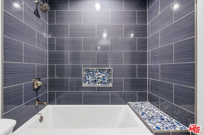 Building Photo - 6314 Primrose Ave