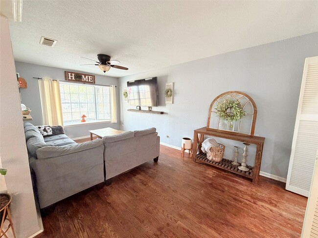 Building Photo - 14790 Cypress Dr