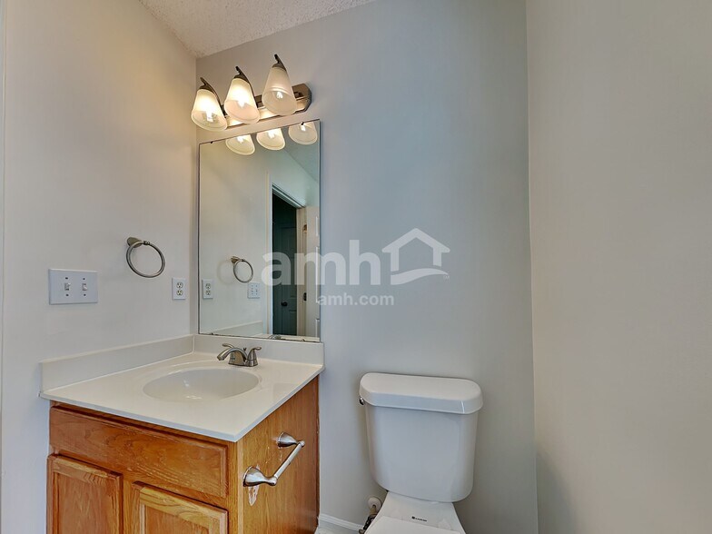 Building Photo - 500 Pawley Dr