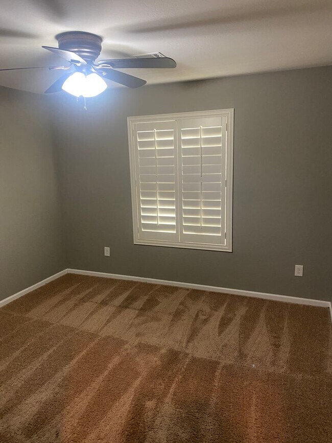 Building Photo - Remodeled 3/2 SFH Glendale, built in 2016
