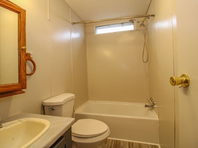 Building Photo - Enjoy peaceful country living near Pulaski...